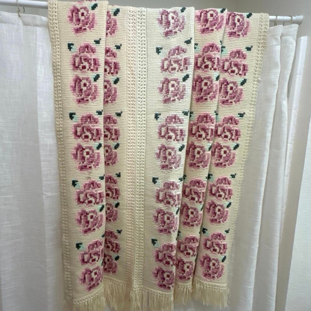 Vtg handmade cream crochet w/pink roses heavy blanket afghan" 56’ x 76’ inches